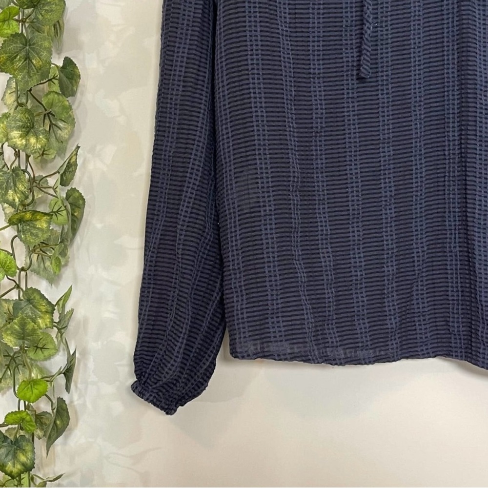 📦LAST CHANCE📦 Loft | Textured Navy Split Neck Blouse - Picture 6 of 9